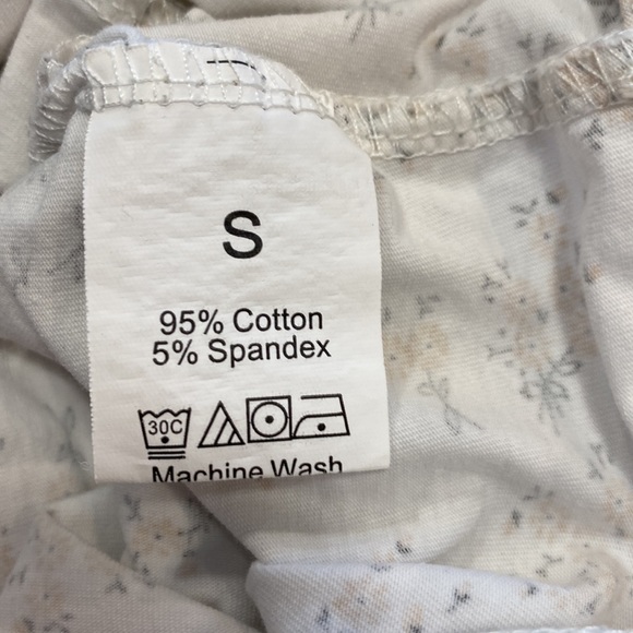 ❗2/$10❗Lace Panel Ditsy Floral Ruched Cami Top - Picture 7 of 8